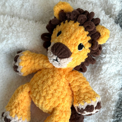 Leon the Lion - Two Elephants - 