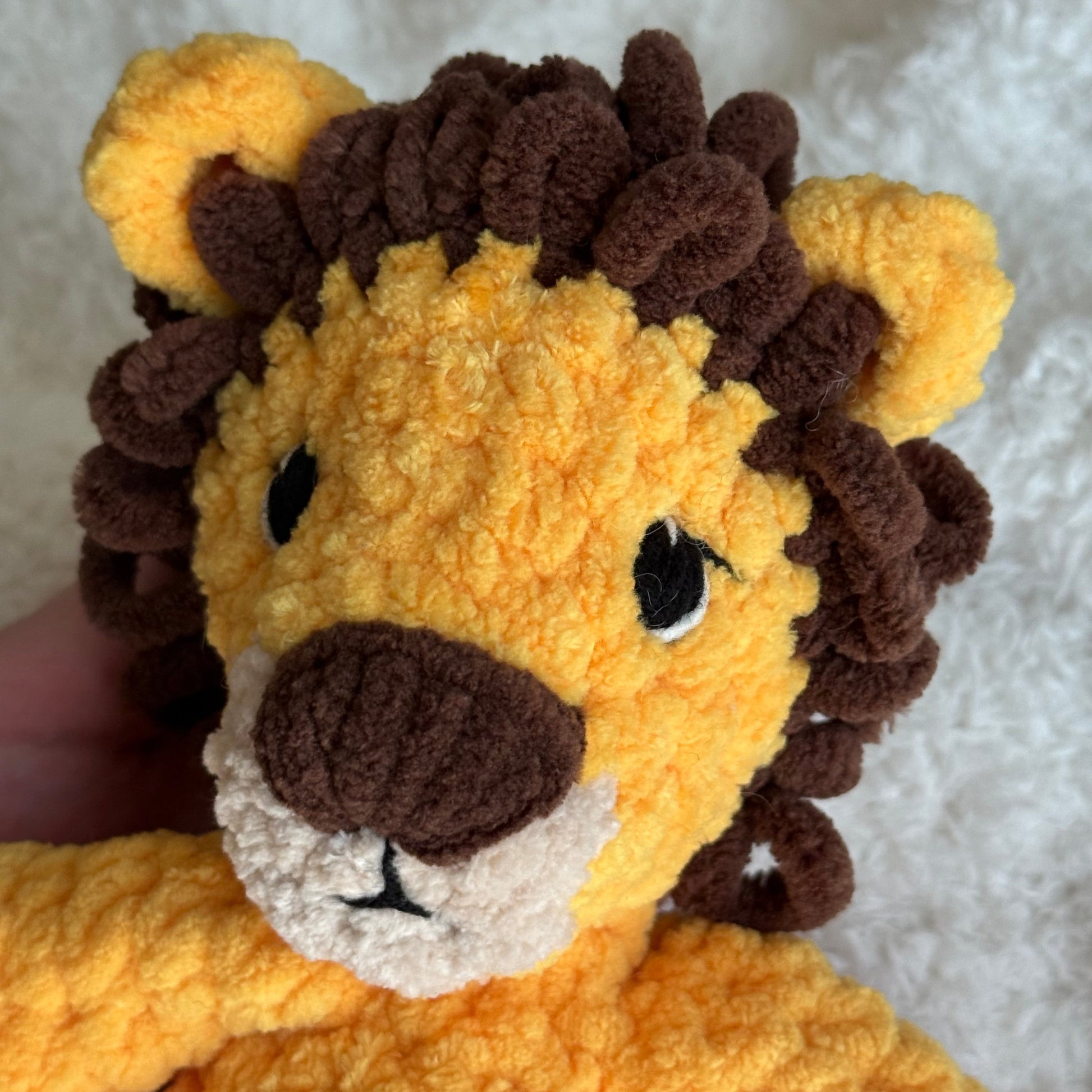 Leon the Lion - Two Elephants - 