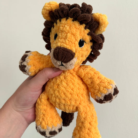 Leon the Lion - Two Elephants - 